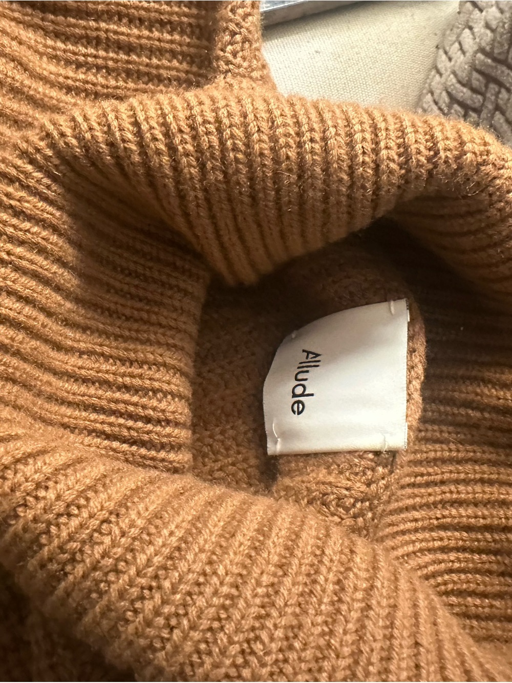 Allude Women's Camel Ribbed Turtleneck Sweater
